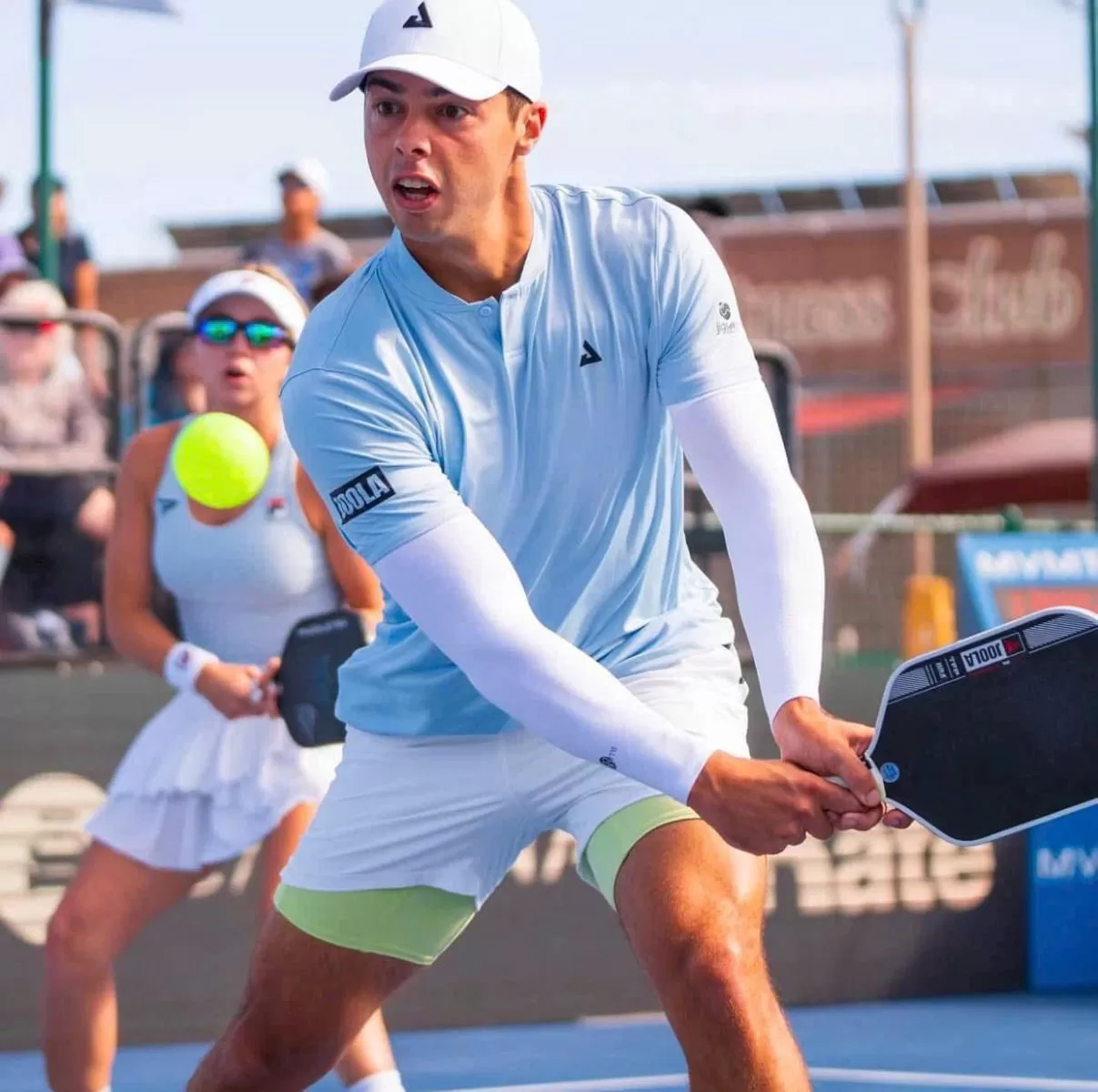 Trải nghiệm và So sánh Pickleball Joola Agassi Pro 16mm và Perseus IV 16mm