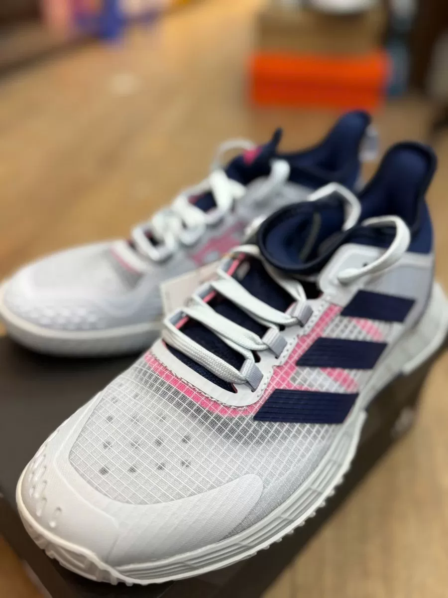 Đánh giá chi tiết giày Tennis Adidas Adizero Ubersonic 4.1 Đánh giá chi tiết giày Tennis Adidas Adizero Ubersonic 4.1