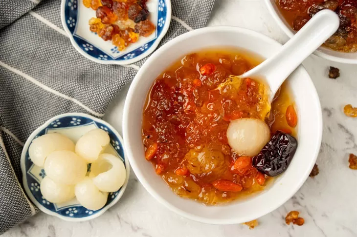 Yến chưng l&agrave; m&oacute;n ăn bồi bổ sức khỏe