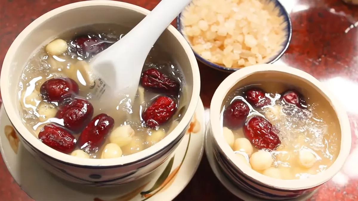 Ăn yến l&uacute;c n&agrave;o tốt nhất &ndash; buổi s&aacute;ng hay buổi tối? T&igrave;m hiểu khung giờ v&agrave;ng gi&uacute;p cơ thể hấp thu trọn vẹn dưỡng chất từ yến s&agrave;o một c&aacute;ch hiệu quả nhất.